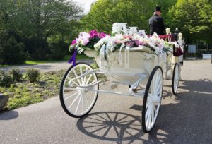 Bloemenkoets wit - Charon uitvaart